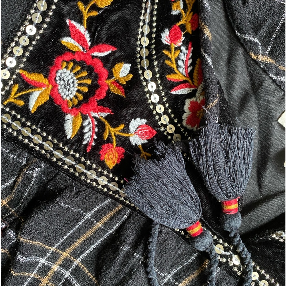 Style & Co. Bohemian Black/Red/Gold Tassel Blouse. Size PS. - Picture 4 of 6